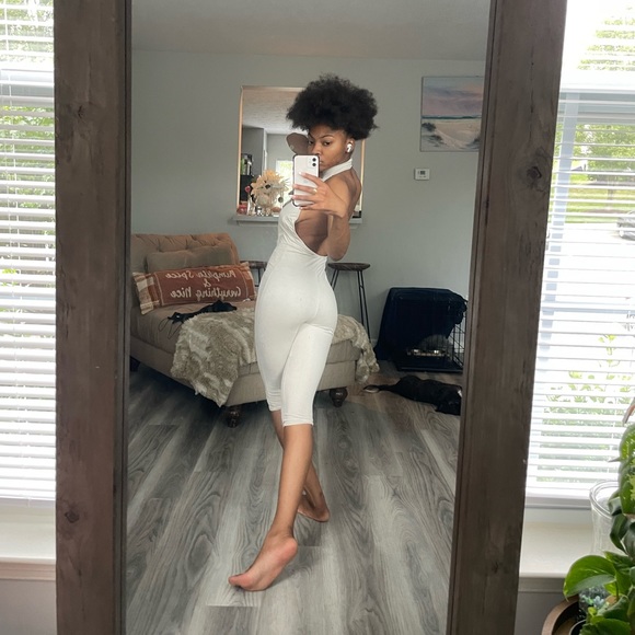 Cream Sleeveless Bodysuit - Picture 3 of 11